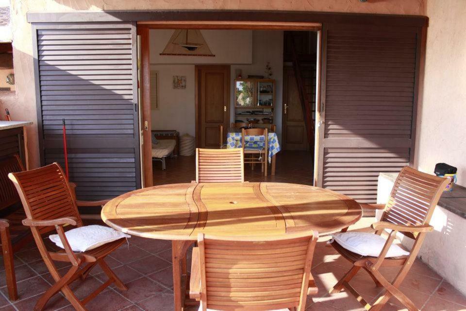 Casa Mughetto R5055 Seafront, Private Sea Access, Swimming Pool Vila La Maddalena  Exterior foto